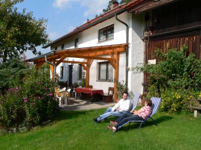 ferienhaus-land-urlaub-bayern-bayerwald-liegewiese