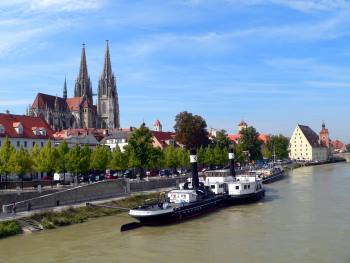 regensburg-sehenswertes-ausflugsziele-regensburger-dom-donau-schiff-salzstadel